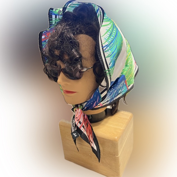 🔹🔸♦️Echo Fern Print Silk Diamond Scarf | Est. 42.5”L x 14”W - Picture 8 of 17